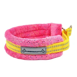 Kusse&Kutta Pehmo puolikiristävä kaulapanta, pinkki kimalle