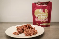 Naturea Dog Kana ja kalkkuna koiran märkäruoka 300 g
